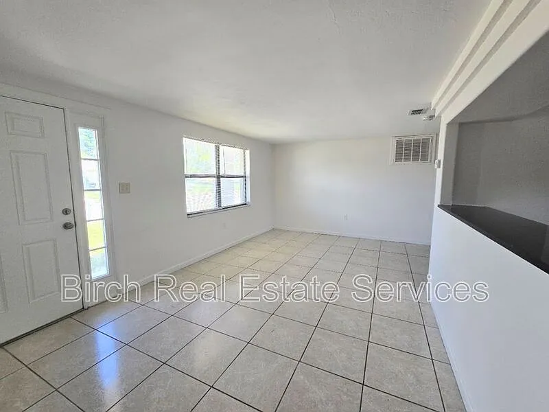 3 bed, 1.0 bath, 1258 sqft, $1,475 — Photo 3
