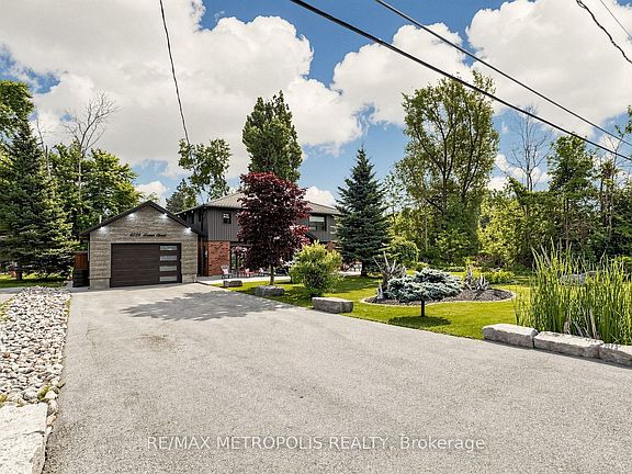 3rd image of 2739 Ireton St E