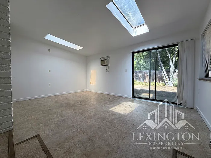 3561 David Way — Photo 11