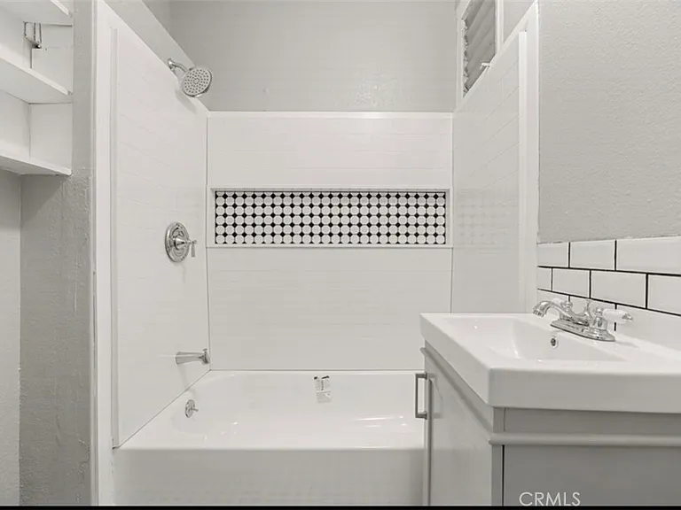 2121 James M Wood Blvd #221 — Photo 10