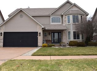 23236 Stacey Dr, Brownstown, MI 48183