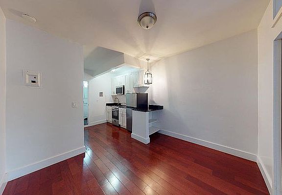 5th image of 538 W 47th St APT 2B