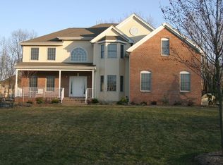 60 Laura Dr, Gillette, NJ 07933