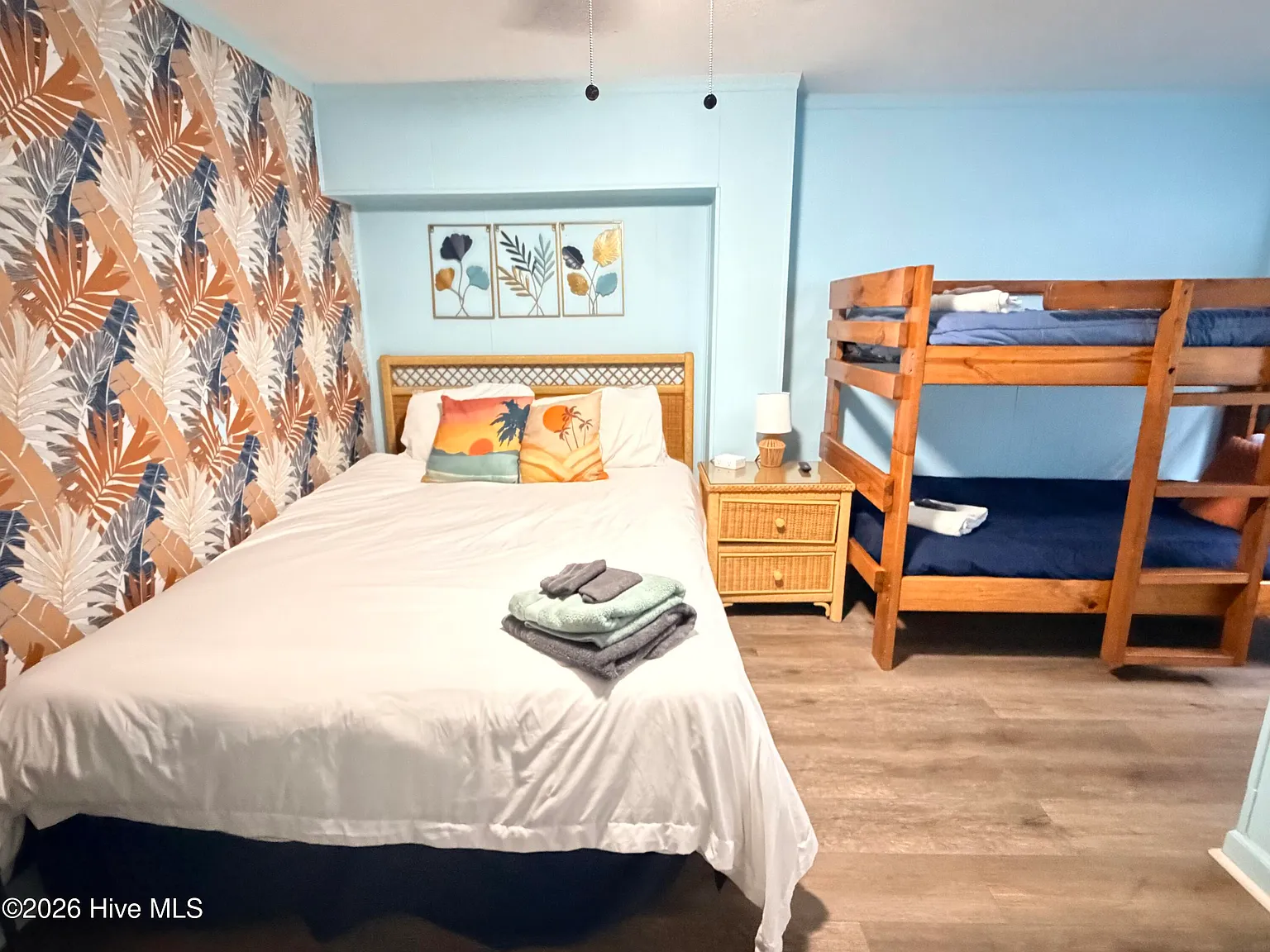 5 bed, 2.0 bath, 1728 sqft, $2,500 — Photo 4