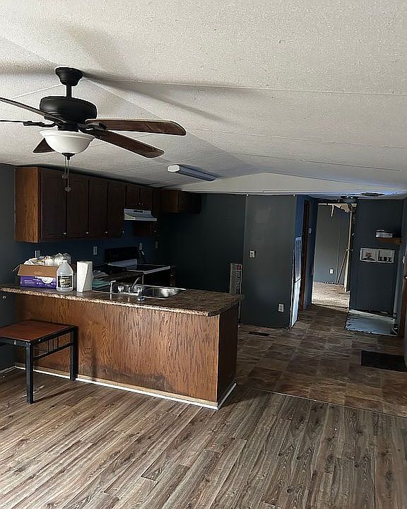 1st image of 15 White Oak Dr