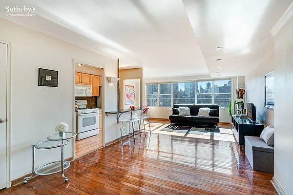 Sold by Sotheby's International Realty | media 10