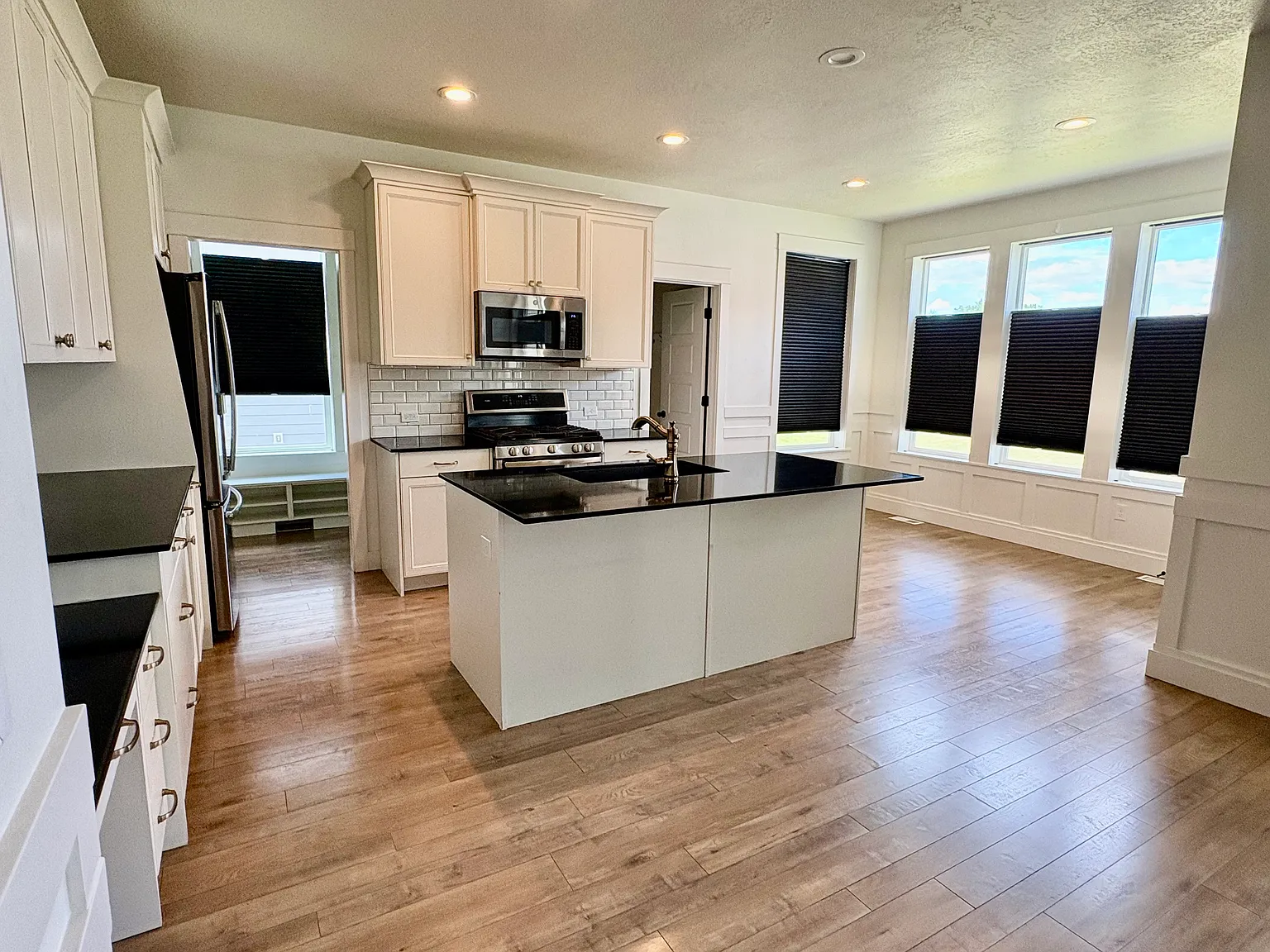 5 bed, 3051 sqft, $3,200 — Photo 4
