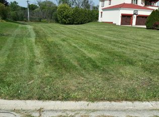 10713 Chaucer Dr, Willow Springs, IL 60480