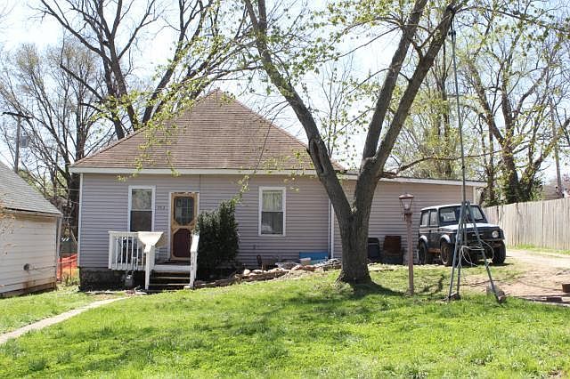1st image of 743 N Chestnut St