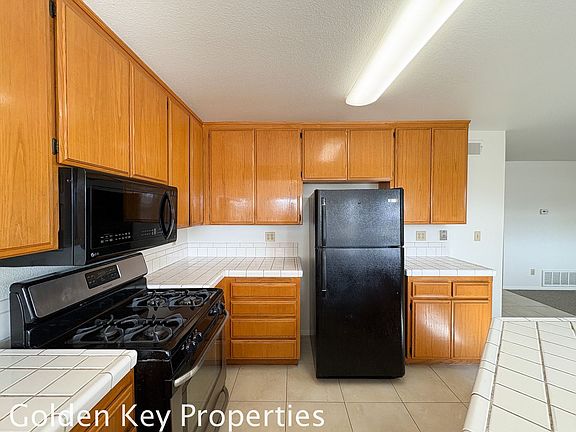 3rd image of 874 Laguna Dr #0