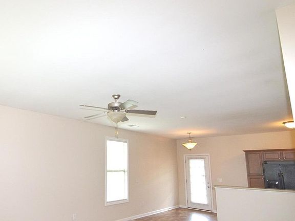 4th image of 449 Shropshire Ave