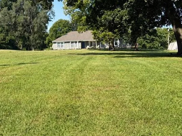702 2nd Ave S, Greenwood, MO 64034