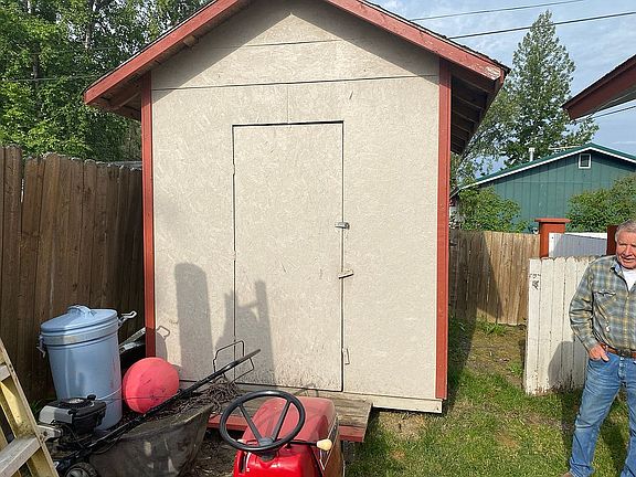 3rd image of 303 W Beluga Ave