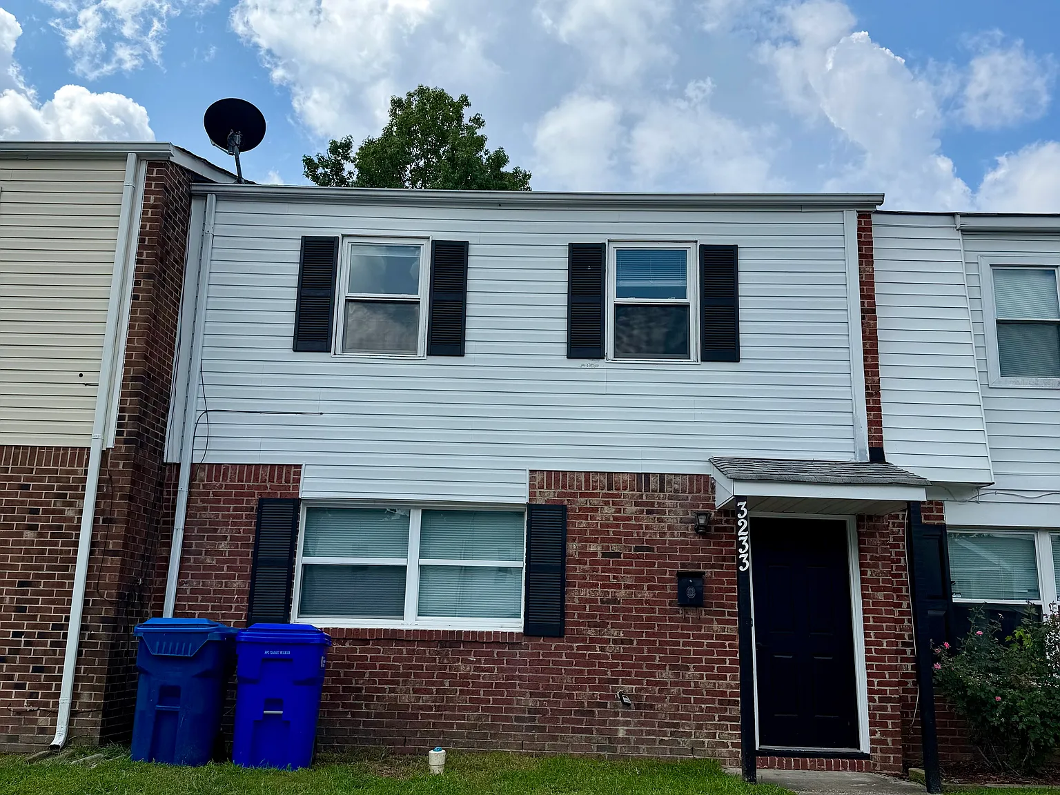 4 bed, 2.5 bath, 1408 sqft, $1,900 — Photo 1