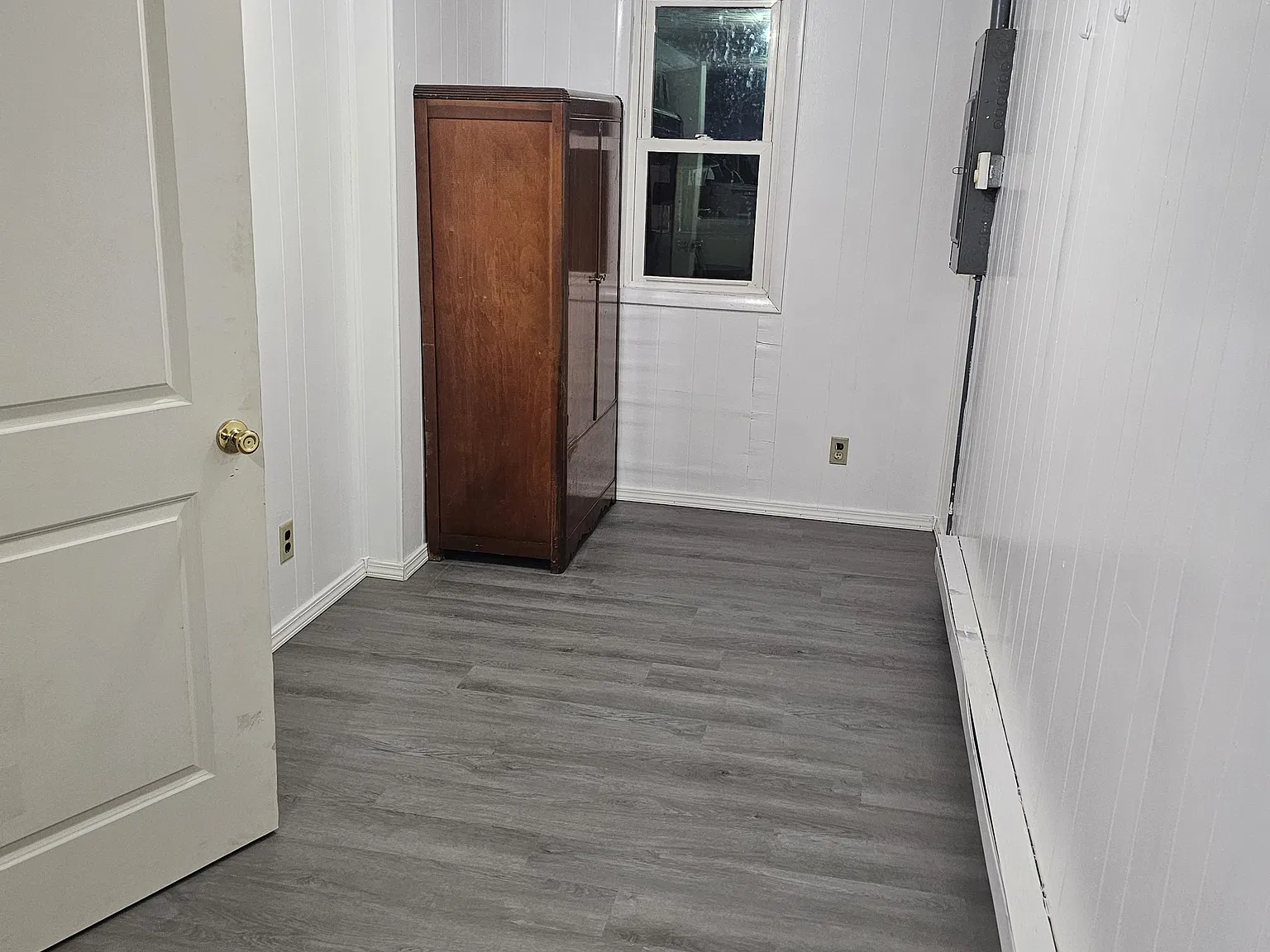 3 bed, $1,300 — Photo 3