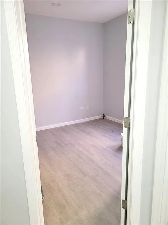 3 bed, 1.0 bath, 3198 sqft, $3,200 — Photo 4