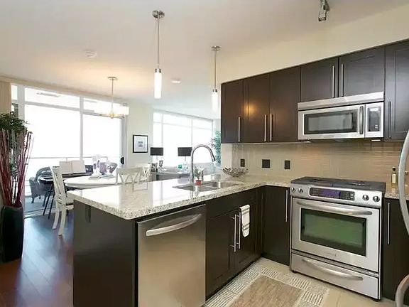 5th image of 1075 Sunset Dr
