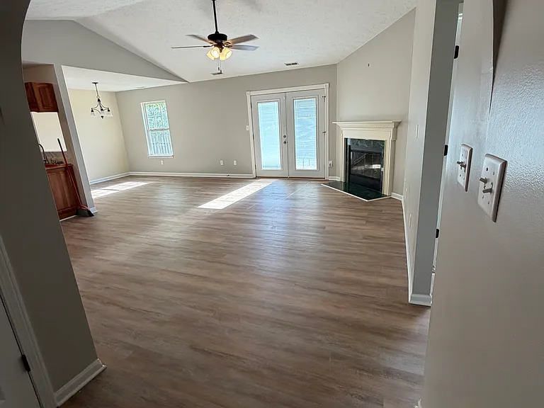 288 Odell St — Photo 4