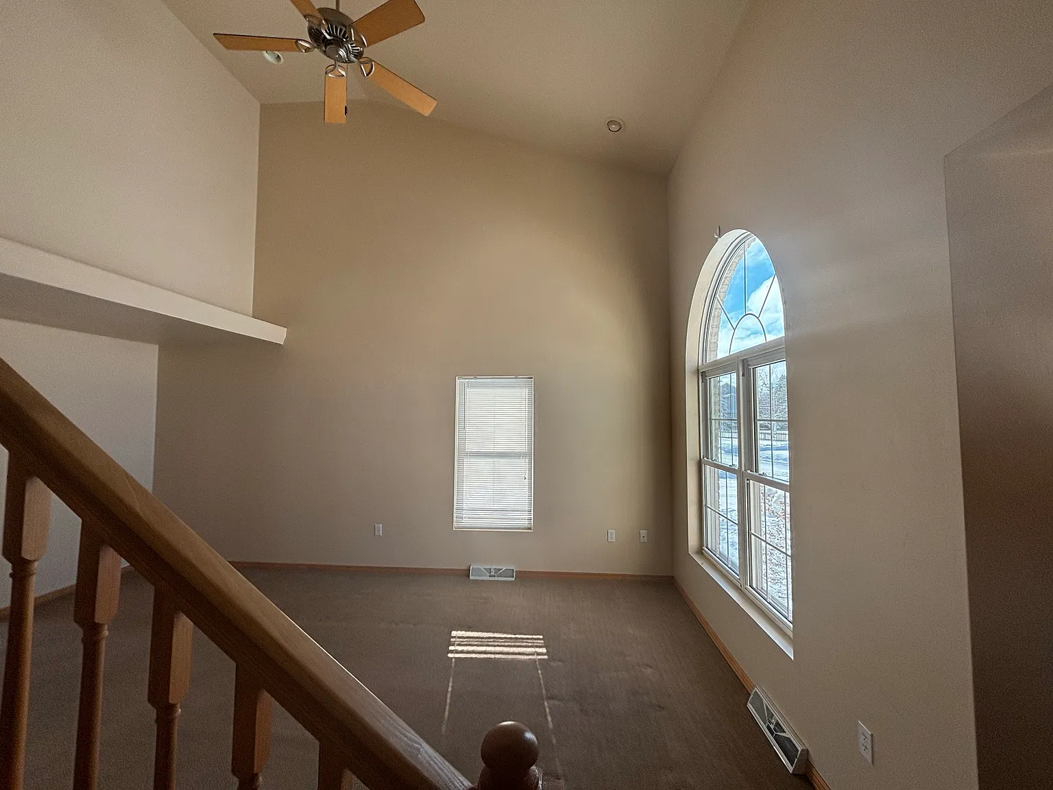 3 bed, 3500 sqft, $2,200 — Photo 2