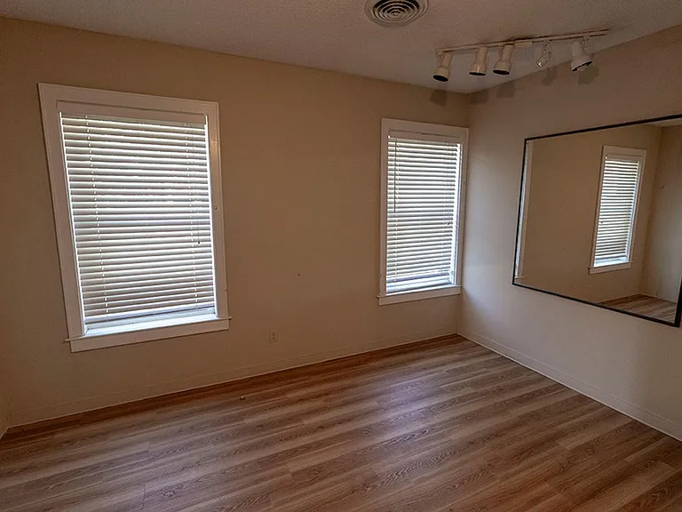 1110 E Broadway #B — Photo 6