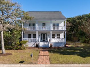102 Island View Dr, Beaufort, NC 28516