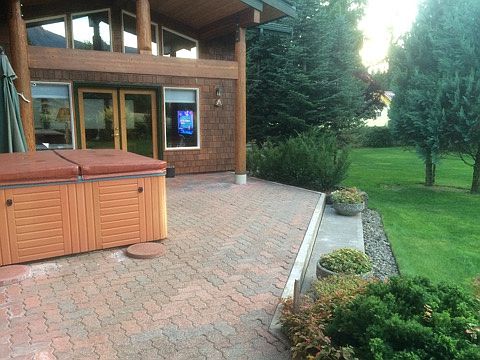 private deck w hot tub