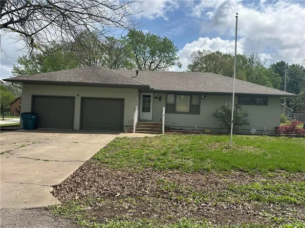601 S Mulberry St, Louisburg, KS 66053