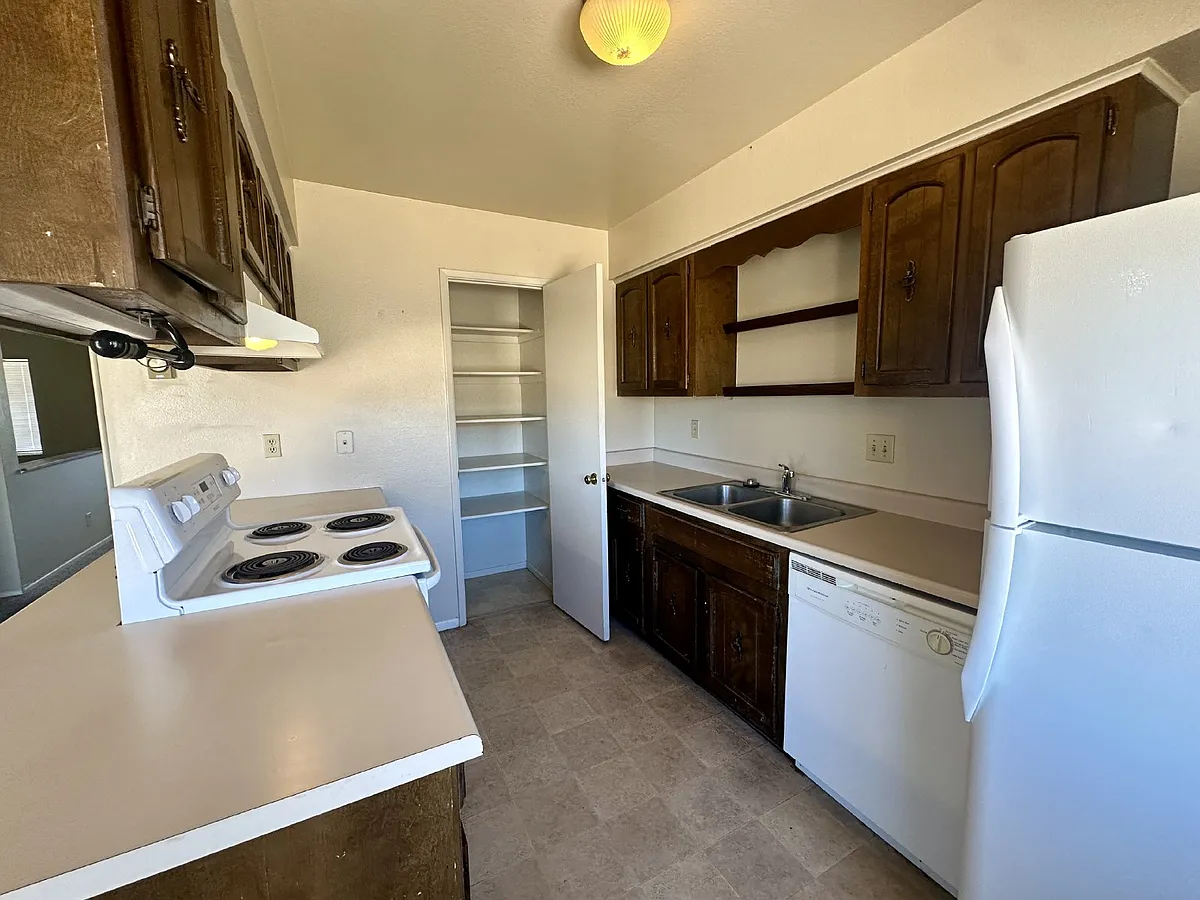 Building Photo - 366 W Tamarack Ln