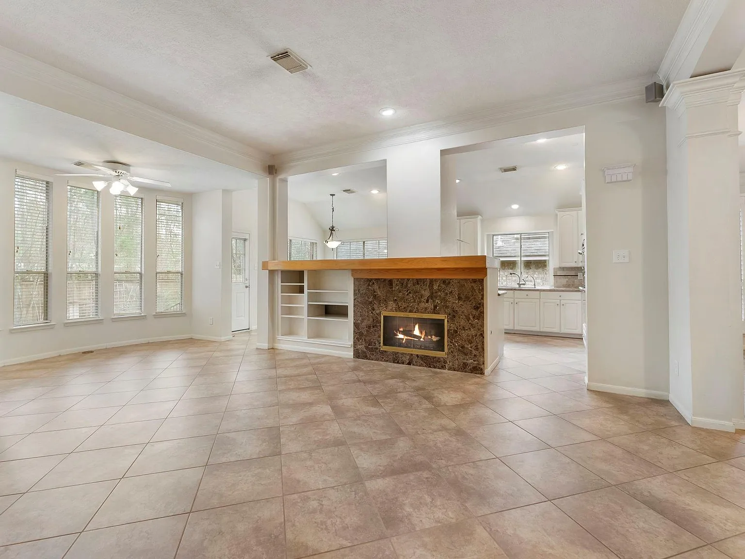 3 bed, 2.0 bath, 1883 sqft, $2,550 — Photo 3