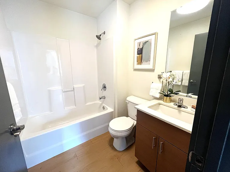 De Tonty Street Apartments — Photo 11