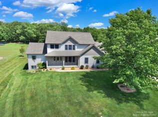 834 Pinecrest Dr, Dexter, MI 48130