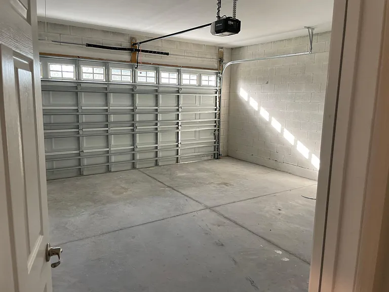 841 Peachtree Dr — Photo 3