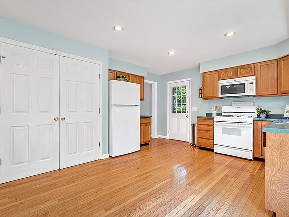 4th image of 88 Waterfield Rd