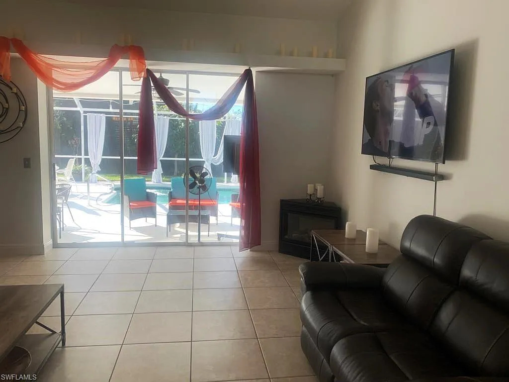 3 bed, 2.0 bath, 1754 sqft, $9,000 — Photo 4