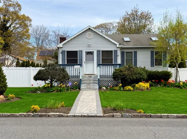 174 Trouville Road, Copiague, NY 11726