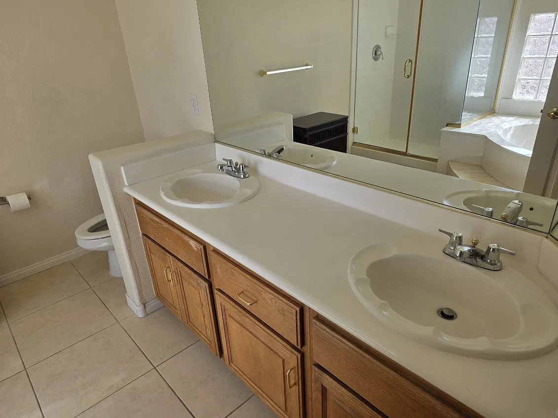 5 bed, 3314 sqft, $2,900 — Photo 3