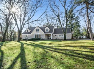 720 Magnolia Rd, Barrington, IL 60010