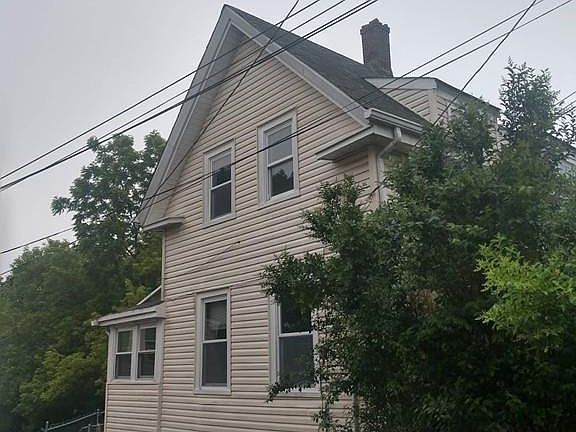 3rd image of 28 Lake St