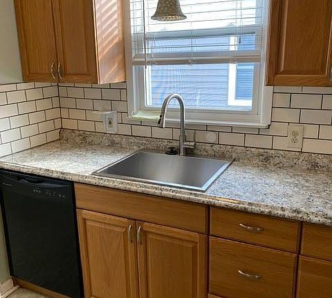 5th image of 825 N Edison Ave