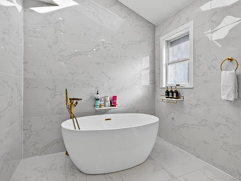 66 Murray Dr — Photo 20