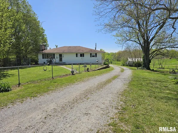 9502 N Goshen Ln, Mount Vernon, IL 62864