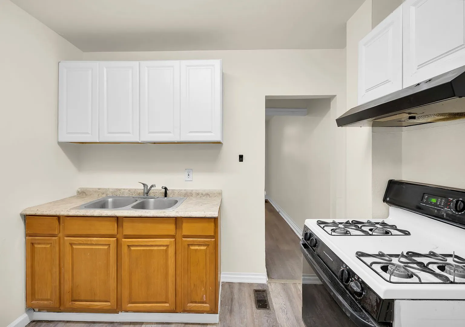 Comfortable 3-Bedroom Home in Allentown — Photo 4