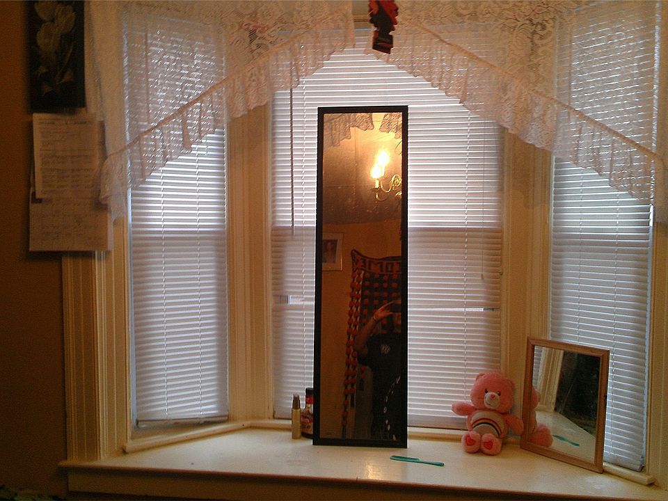 Nice bow window and all new windows through out apartment!