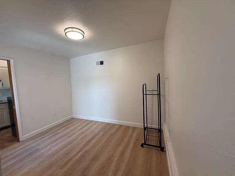 1525 Powell St — Photo 12