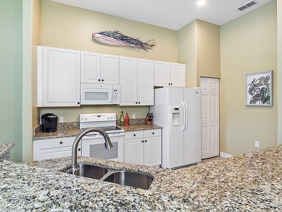 4th image of 21800 Southern Hills Dr Unit 202