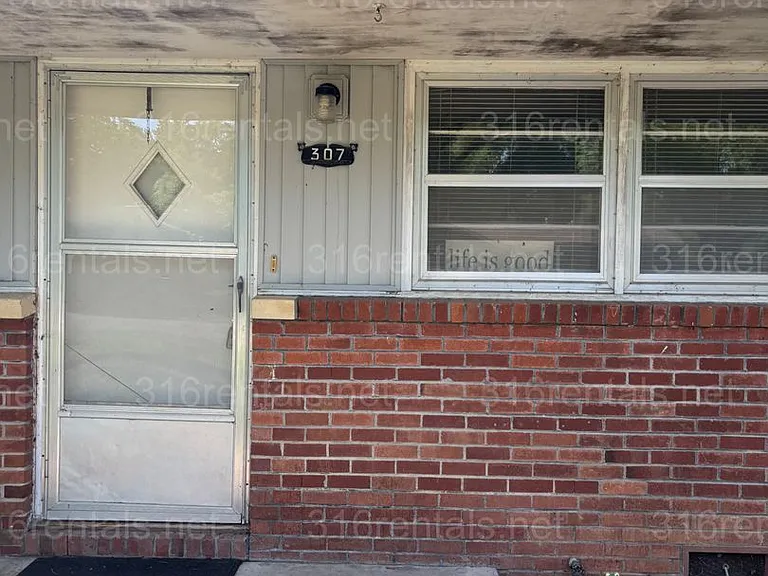307 E Warren — Photo 8