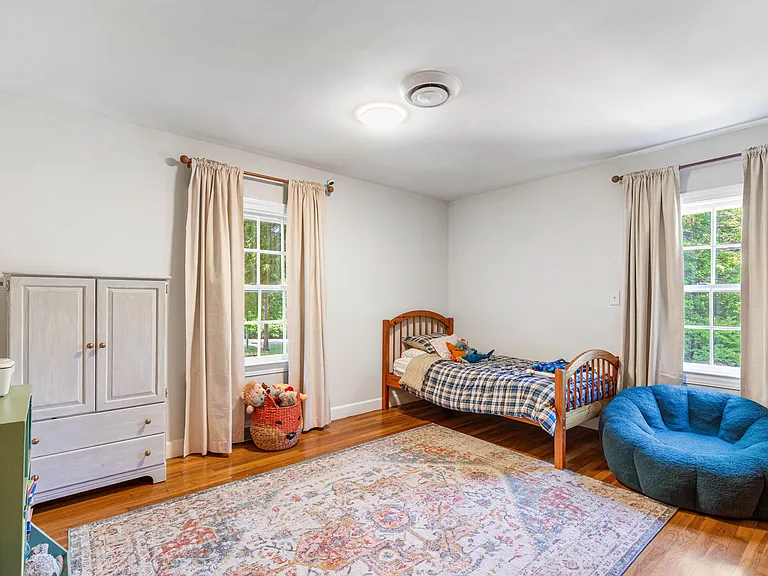 355 Pearse Rd — Photo 41