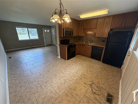 2 bed, 850 sqft, $1,300 — Photo 2