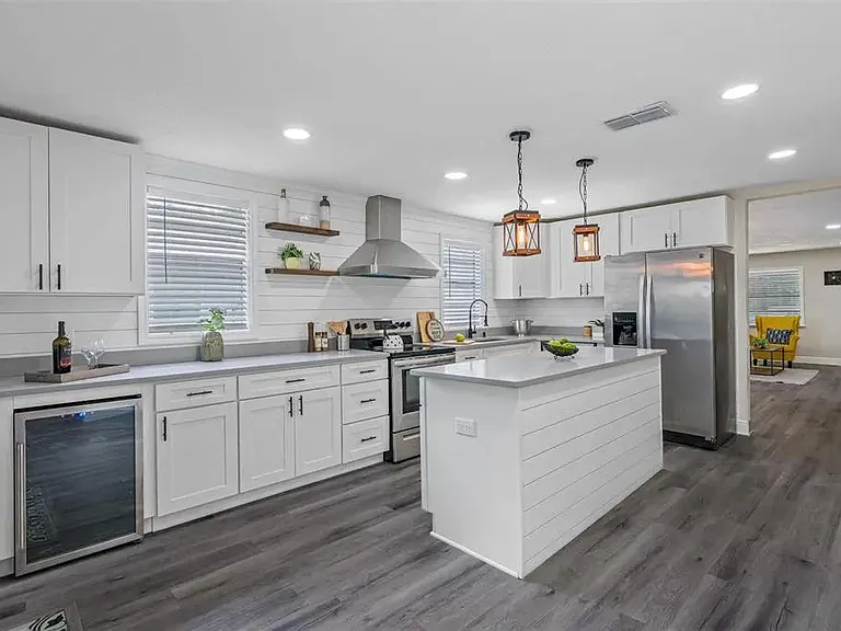1320 E Giddens Ave — Photo 10