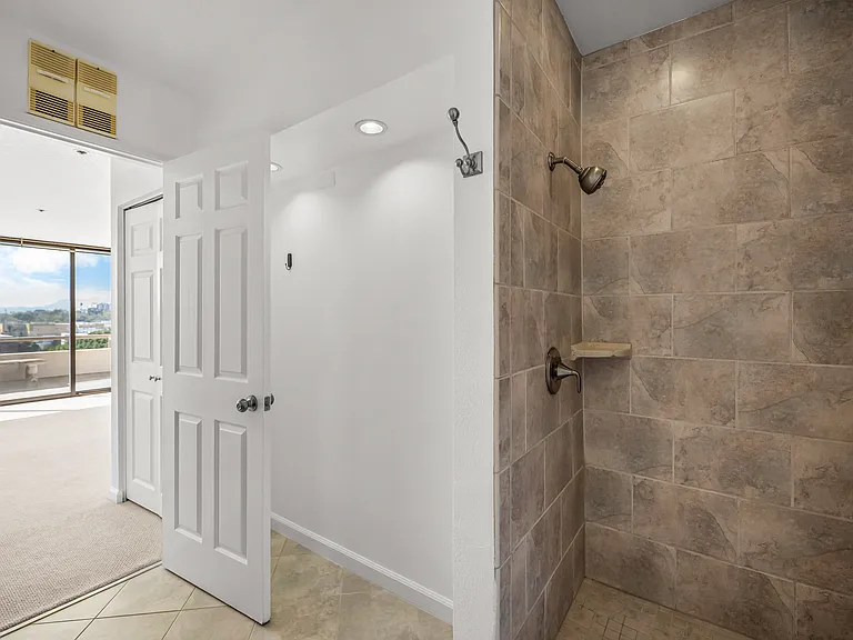 121 S Hope St #518 — Photo 10
